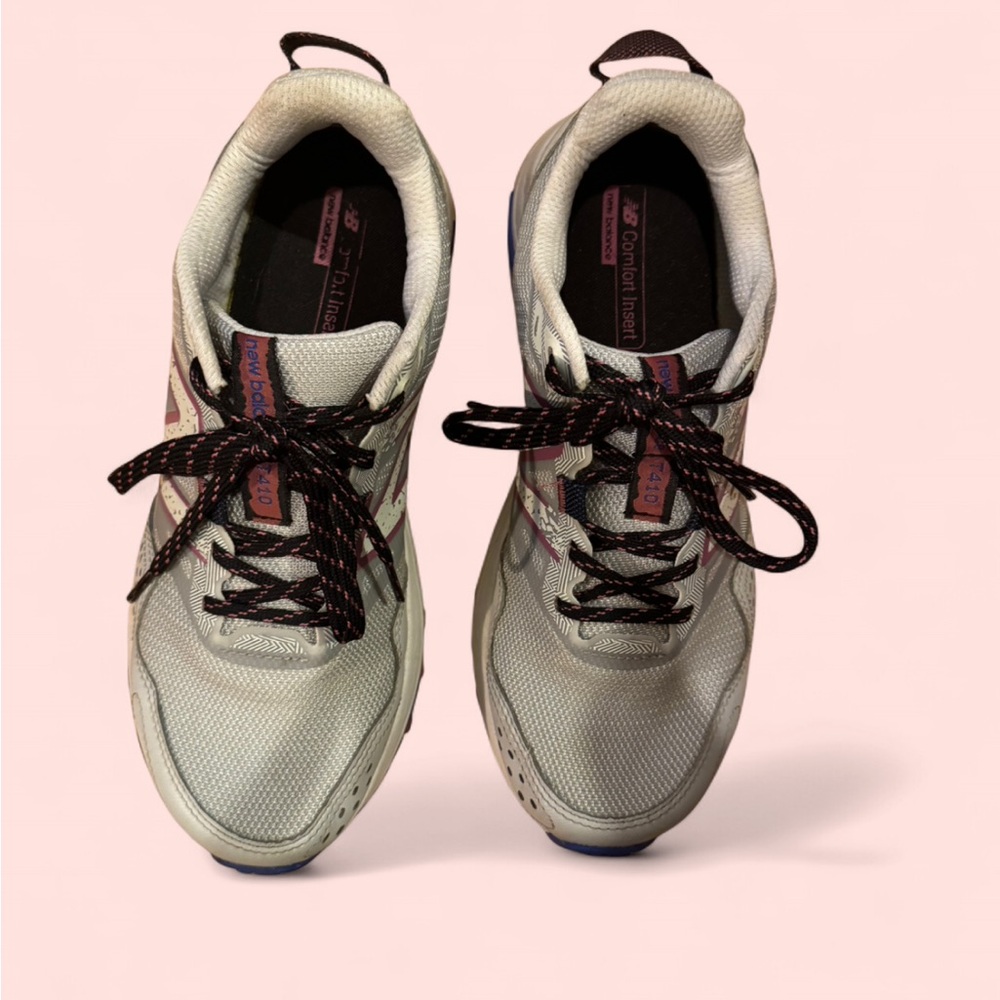 New Balance Women's Sneakers in Gray and Black - Picture 4 of 8